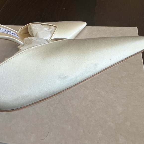 *WORN ONCE FOR PHOTOS* JIMMY CHOO Saeda Ivory Satin Pumps - Picture 15 of 16